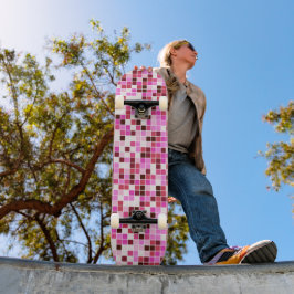 Skateboard Baldosas de piscina, mosaicos rosados, patrón geom