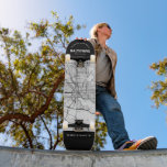 Skateboard Baltimore City Map Skyboard<br><div class="desc">Un mapa único de la hermosa ciudad de Baltimore,  Maryland. Este skateboard incluye un mapa de la ciudad en la calle dentro de un borde negro en la parte superior e inferior. ¡Una forma divertida de representar la ciudad en la que amas y residías!</div>