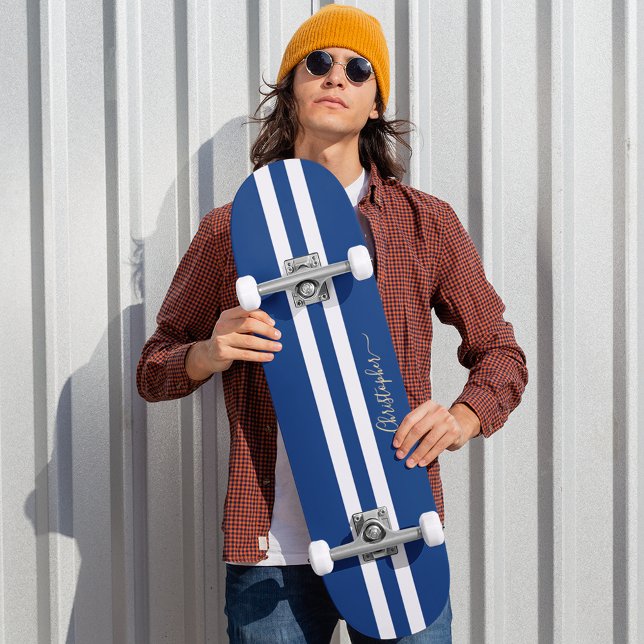 Skateboard Bandas de Carreras de monograma Blue Gold (Classic Blue White Gold Monogram Racing Stripes Skateboard)