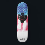 Skateboard *~* Bandera azul blanca roja CACTUS militar<br><div class="desc">*Enérgicamente mejorado / impregna la silueta de CACTUS OCCIDENTAL en la bandera estadounidense * Bandera Patriótica Americana con una silueta de CACTUS OCCIDENTAL. ... Este diseño presenta la bandera estadounidense de los Estados Unidos, también conocida como "Vieja Gloria" y "Estrellas". El diseño de la bandera acuarela americana incluye los colores...</div>