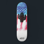 Skateboard *~* Bandera azul blanca roja CACTUS militar<br><div class="desc">*Enérgicamente mejorado / impregna la silueta de CACTUS OCCIDENTAL en la bandera estadounidense * Bandera Patriótica Americana con una silueta de CACTUS OCCIDENTAL. ... Este diseño presenta la bandera estadounidense de los Estados Unidos, también conocida como "Vieja Gloria" y "Estrellas". El diseño de la bandera acuarela americana incluye los colores...</div>