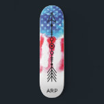 Skateboard *~* Bandera azul blanca roja de la FLECHA militar<br><div class="desc">*Refuerzo energético / imbuye silueta ARROW en la bandera de los Estados Unidos * Bandera Patriótica Americana con silueta q ARROW . ... Este diseño presenta la bandera estadounidense de los Estados Unidos, también conocida como "Vieja Gloria" y "Estrellas". El diseño de la bandera acuarela americana incluye los colores azul...</div>