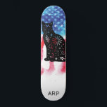 Skateboard *~* Bandera azul blanca roja del COSMIC militar<br><div class="desc">*Refuerzo energético / imprima silueta COSMIC CAT en la bandera de los Estados Unidos * Bandera Patriótica Americana con silueta COSMIC CAT . ... Este diseño presenta la bandera estadounidense de los Estados Unidos, también conocida como "Vieja Gloria" y "Estrellas". El diseño de la bandera acuarela americana incluye los colores...</div>