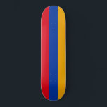 Skateboard Bandera de Armenia<br><div class="desc">Este diseño presenta la bandera nacional de Armenia (oficialmente la República de Armenia), que es un país sin litoral en la región del Cáucaso Sur de Eurasia. Armenia se encuentra en Asia occidental, en las tierras altas armenias, y está rodeada por Turquía al oeste, Georgia al norte, la República independiente...</div>