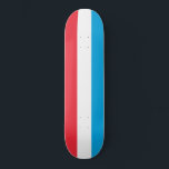 Skateboard Bandera de Luxemburgo<br><div class="desc">Este diseño cuenta con la bandera nacional de Luxemburgo (oficialmente el Gran Ducado de Luxemburgo), un país sin salida al mar de Europa Occidental. Está bordeada por Bélgica al oeste y al norte, Alemania al este y Francia al sur. La capital de Luxemburgo es la ciudad de Luxemburgo, que es...</div>