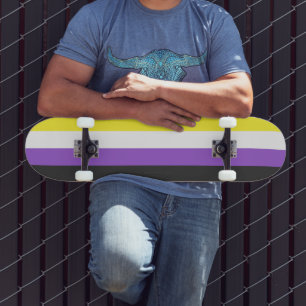 Skateboard Bandera de orgullo no binario de SlipperyJoe's ama