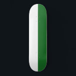 Skateboard Bandera de Sajonia (Estado alemán)<br><div class="desc">Este diseño presenta la bandera de Sajonia, un estado sin salida al mar de Alemania. Sajonia limita con los estados alemanes de Brandemburgo, Sajonia-Anhalt, Turingia y Baviera, así como con los países de Polonia y la República Checa. La capital de Sajonia es Dresden, mientras que la ciudad más grande es...</div>
