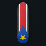 Skateboard Bandera de Sudán del Sur (África)<br><div class="desc">Este diseño presenta la bandera nacional de Sudán del Sur (conocida oficialmente como la República de Sudán del Sur), que es un país sin litoral en África central-oriental. Sudán del Sur limita con Etiopía al este, Sudán al norte, la República Centroafricana al oeste, la República Democrática del Congo al suroeste,...</div>