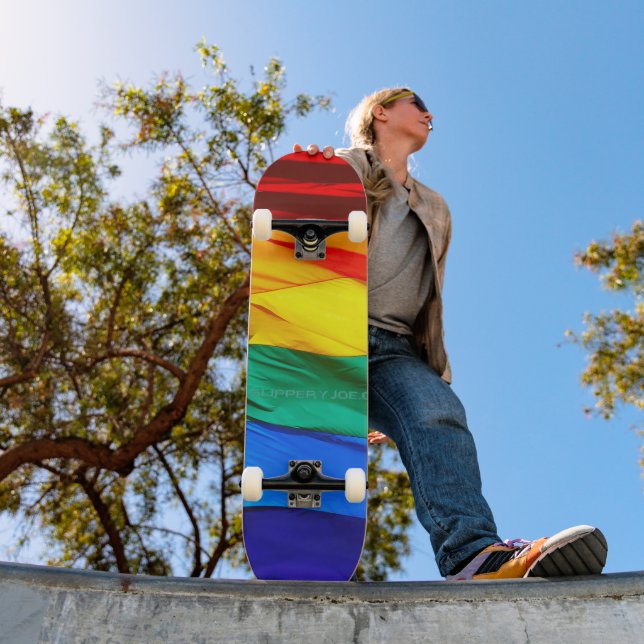 Skateboard Bandera del orgullo gay de SlipperyJoe ondeando co (Exterior 1)