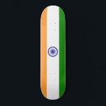 Skateboard Bandera india (India) (país del Asia meridional) (<br><div class="desc">Este diseño presenta la bandera nacional de la India (oficialmente conocida como la República de la India), que es un país del sur de Asia. La India es la democracia más poblada del mundo. La India comparte fronteras terrestres con el Pakistán al oeste; China, Nepal y Bhután al norte; y...</div>