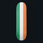 Skateboard Bandera irlandesa (República de Irlanda) (ROI) (Ei<br><div class="desc">Este diseño presenta la bandera nacional de la República de Irlanda, que es un país del noroeste de Europa. La República de Irlanda está integrada por 26 de los 32 condados de la isla de Irlanda (que también se conoce en irlandés como Éire y, en escocés Ulster, como Airlann); los...</div>