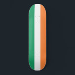 Skateboard Bandera irlandesa (República de Irlanda) (ROI) (Ei<br><div class="desc">Este diseño presenta la bandera nacional de la República de Irlanda, que es un país del noroeste de Europa. La República de Irlanda está integrada por 26 de los 32 condados de la isla de Irlanda (que también se conoce en irlandés como Éire y, en escocés Ulster, como Airlann); los...</div>