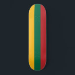 Skateboard Bandera lituana<br><div class="desc">Este diseño presenta la bandera nacional de Lituania, país de la región báltica de Europa. El país está situado a lo largo de la costa sudeste del Mar Báltico, al sureste de Suecia y Dinamarca. Lituania está rodeada por Letonia al norte, Belarús al este y al sur, Polonia al sur...</div>