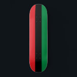 Skateboard Bandera panafricana<br><div class="desc">Este diseño presenta la bandera panafricana (también conocida como la bandera de la Liberación Negra, la bandera de la UNIA o la bandera afroamericana), que es una bandera tricolor compuesta por tres bandas horizontales de rojo, negro y verde. La Asociación Universal para el Progreso del Negro y la Liga de...</div>