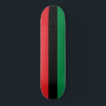 Skateboard Bandera panafricana<br><div class="desc">Este diseño presenta la bandera panafricana (también conocida como la bandera de la Liberación Negra, la bandera de la UNIA o la bandera afroamericana), que es una bandera tricolor compuesta por tres bandas horizontales de rojo, negro y verde. La Asociación Universal para el Progreso del Negro y la Liga de...</div>
