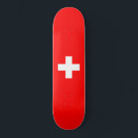 Skateboard Bandera suiza (Suiza)<br><div class="desc">Este diseño presenta la bandera de Suiza (oficialmente la Confederación Suiza), que es un país sin litoral en el medio de Europa. Es una república federal, dividida en 26 cantones; su capital es Berna, mientras que su ciudad más grande es Zúrich. El país limita con Alemania al norte, Austria y...</div>