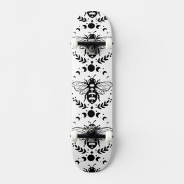 Skateboard Bee and Moon Black y White