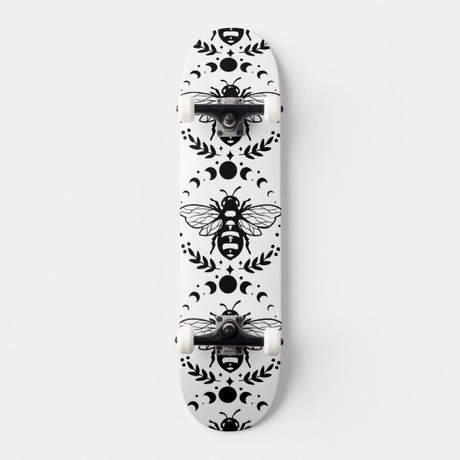 Skateboard Bee and Moon Black y White (Anverso)