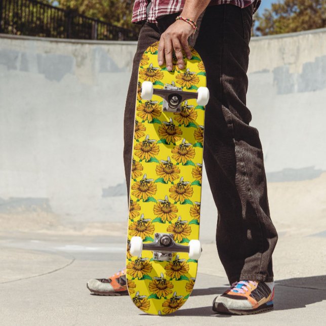 Skateboard Bee on Sunflower Flower Pattern Design Yellow  (Subido por el creador)