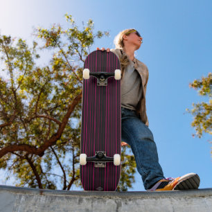 Skateboard Black con líneas rosadas HAMbWG