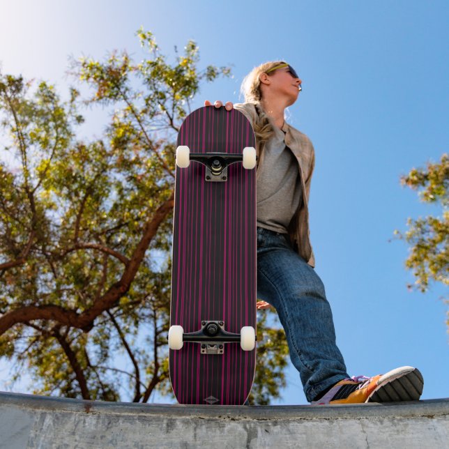 Skateboard Black con líneas rosadas HAMbWG (Exterior 1)