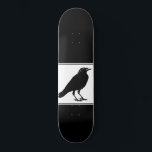Skateboard Black Raven negro<br><div class="desc">Un negro gótico ilustrado, cuervo en patineta negra.</div>