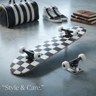 Skateboard Blanco Sólido con Estilo de Cuadrado Negro