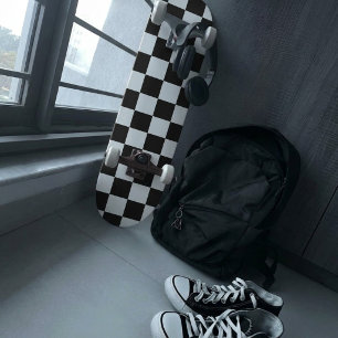 Skateboard Blanco y Negro a Cuadros