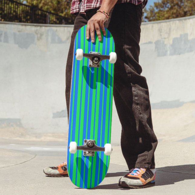 Skateboard Blue Green Stylish Stripes Pattern Design  (Subido por el creador)