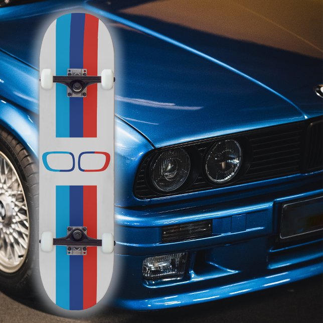Skateboard BMW M estriberas y arte del ventilador de riñones, (A modern, stylish fan-art for car lovers, the BMW kidneys with the enigmatic blue and red stripes.)