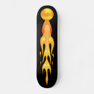 Skateboard Bola ardiente en rojo naranja y amarillo sobre neg