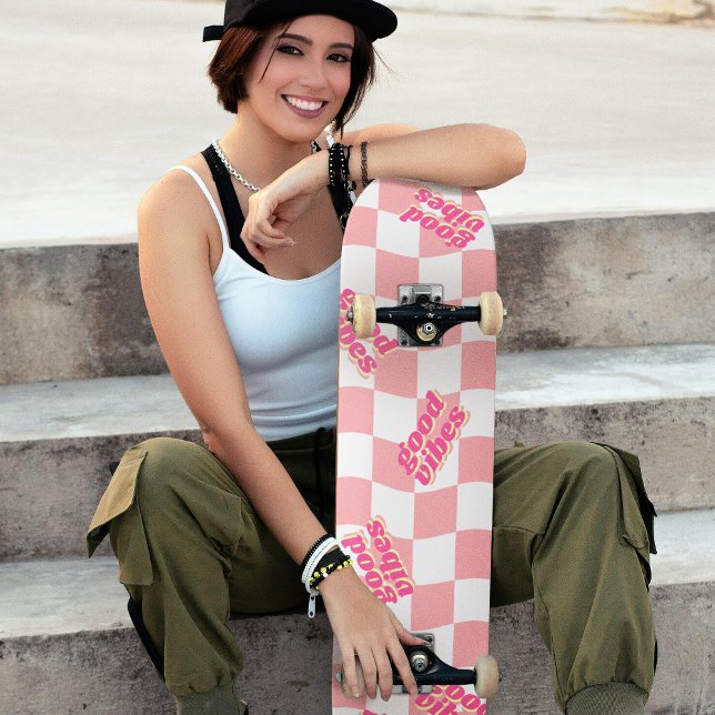Skateboard Buenas vibraciones Girly Pastel Blanco Rosado Cheq (Good Vibes Girly Pastel Pink White Checkered Skateboard)