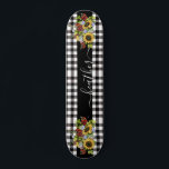Skateboard Buffalo Black White Sunflower Nombre manuscrito<br><div class="desc">Este diseño puede ser personalizado en el área proporcionada cambiando la foto y/o el texto. O puede personalizarse haciendo clic en Personalizar esta plantilla y, a continuación, eligiendo la opción de hacer clic en el personalizar y eliminando o cambiando el color del fondo, agregando texto, cambiando el color o estilo...</div>
