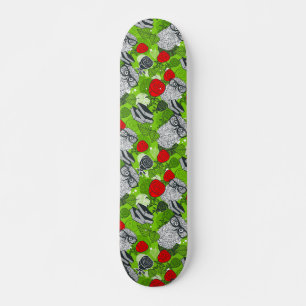 Skateboard Búho en rosas rojas