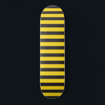 Skateboard Bumblebee Líneas horizontales amarillas negras Bum<br><div class="desc">Verán cómo a todos les encantará la bonita estética de abejorros que tiene este diseño al combinar dos colores. Para los amantes de lo clásico y lo sencillo, esto es genial. Si quieres mostrarle a todo el mundo lo mucho que amas a las abejas, este divertido y lindo diseño con...</div>