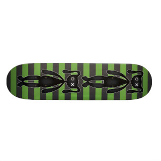 Skateboard Bunny verde y negro Gótico