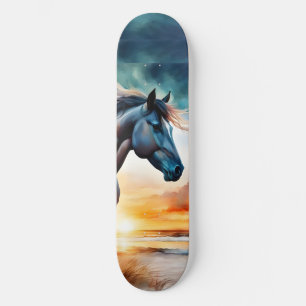 Skateboard Caballo salvaje en una duna fresca al atardecer