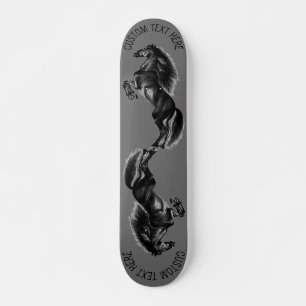 Skateboard Caballo salvaje negro vertical - Dibujo en blanco