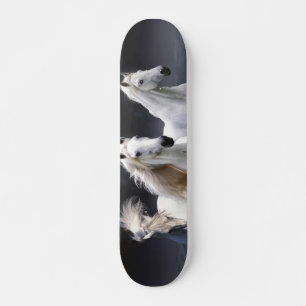 Skateboard Caballos corriendo lanzando almohada