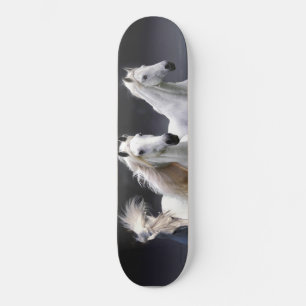 Skateboard Caballos corriendo lanzando almohada