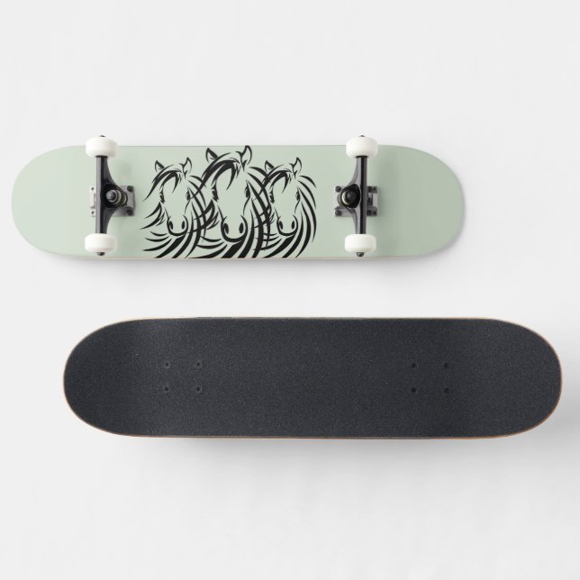 Skateboard Caballos negros con cara verde (Horz)