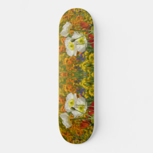 Skateboard Cachorros blancos cultivando flores de colores