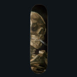 Skateboard Calavera con arte Vicente van Gogh<br><div class="desc">Vicente van Gogh (Holandés, 1853 - 1890) Calavera de un esqueleto con cigarrillo en llamas, 1885-86, Aceite sobre lienzo sin marco: 32 cm × 24, 5 cm (13 in × 9, 6 pulgadas) Trabajo inicial de Vincent van Gogh. Este pequeño cuadro forma parte de la colección permanente del Museo Van...</div>