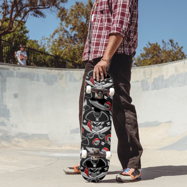 Skateboard Calavera pirata con sabers cruzados (Exterior 2)