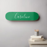 Skateboard Caligrafía de Moda personalizada Kelly Green<br><div class="desc">Nombre de tipografía de escritura minimalista en tablero de skateboard verde Kelly</div>