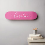 Skateboard Caligrafía de Moda personalizada Nombre rosa calie<br><div class="desc">Nombre de tipografía de guión minimalista en patineta rosa caliente</div>