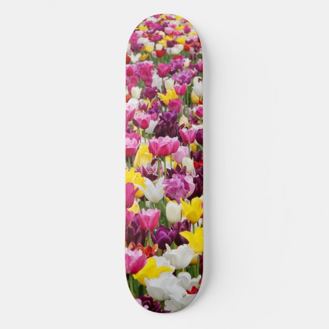Skateboard campo lleno de tulipanes (Anverso)