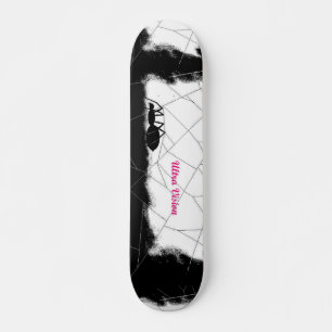 Skateboard Cartel de araña con logo.
