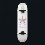 Skateboard Cartón de esquí de Unicorn para Chica<br><div class="desc">Haz que esta tabla de skateboard de unicornio dulce sea tuya agregando tu texto. Para acceder a herramientas de edición avanzadas en Zazzle, por favor vaya a "Personalizar esta plantilla" y haga clic en "Detalles", desplácese hacia abajo y presione el enlace "hacer clic para más personalizares". ¡Gran idea de regalo...</div>