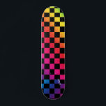Skateboard Cheques arcoiris y negros y nombre o texto<br><div class="desc">Destacar con este tablero de patinaje impreso de arcoiris y damas negras. Completa con tu nombre o texto.</div>
